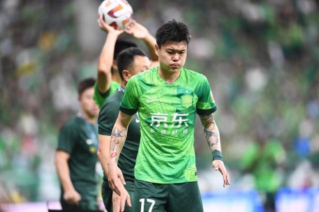 Bet365体育集团-杨立瑜接受踝关节外支具固定治疗 姜祥佑右肩挫伤