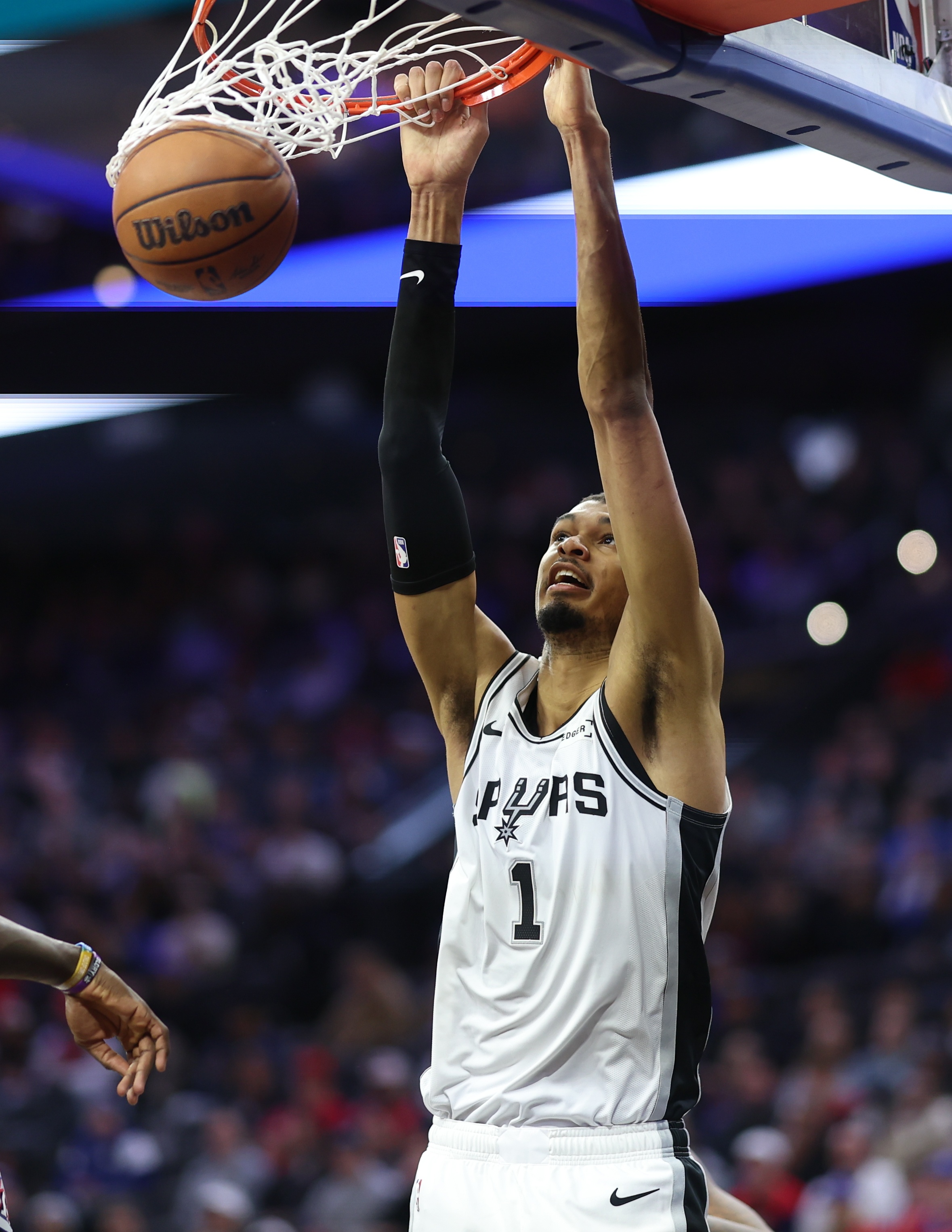 Bet365体育-放空申京&amp;阿门5米！申谢两个防守黑洞 打火箭包夹KD先赢一半？