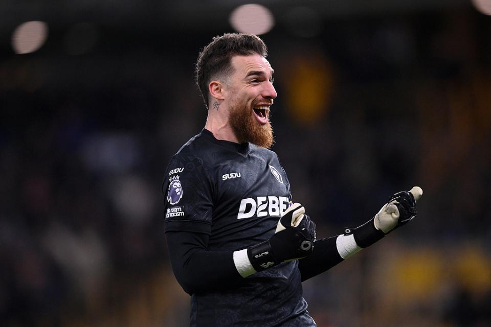 Bet365体育集团-1-2！英超冠军爆大冷 客场遭垫底队绝杀 4连胜终结 欧冠资格告急