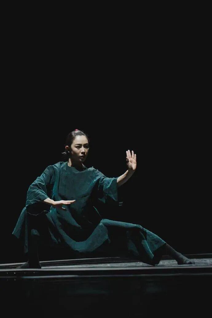 Bet365体育平台-她果然没离，毕竟400亿资产的男人也不多啊！