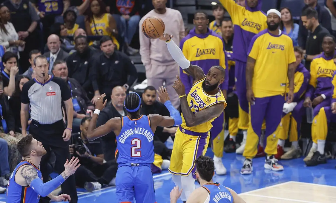 Bet365体育官网-NBA无聊的季后赛第2轮即将结束：赛程随意、2组横扫、裁判控场